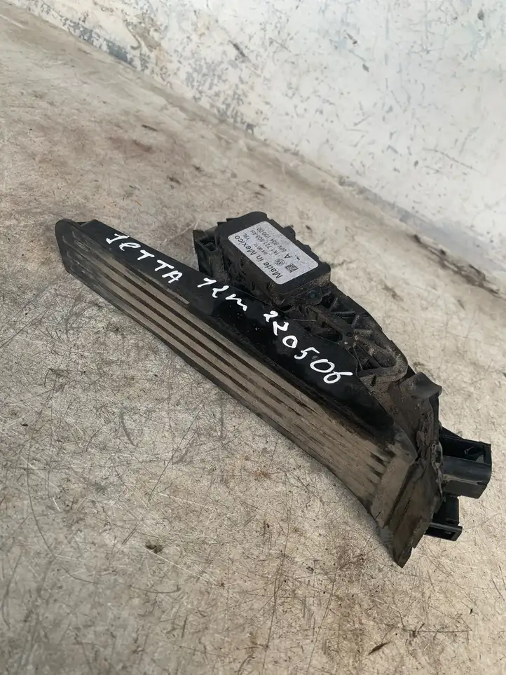 Volkswagen Jetta VI (2011 - 2018) 1K1721503AH Педаль акселератора — фото 2