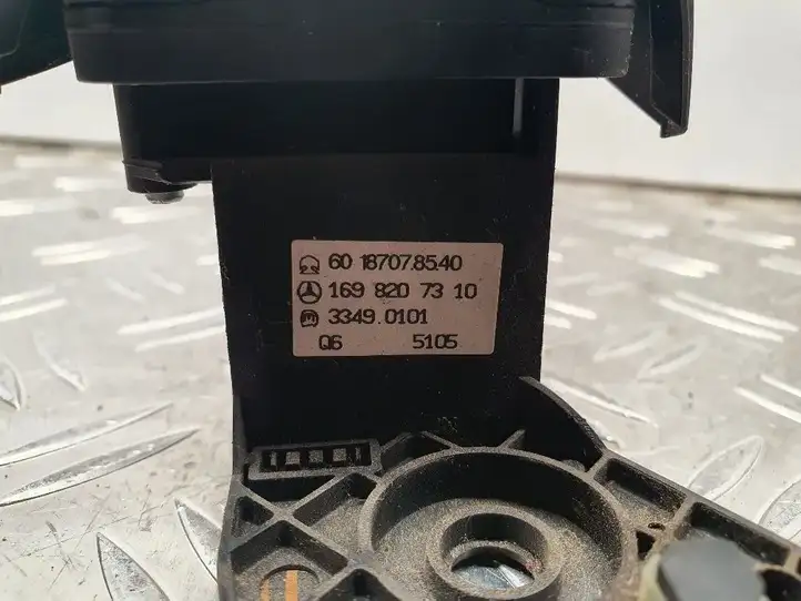 Mercedes-Benz C W203 (2000 - 2007) A1698207310 Кнопки на рулевом колесе — фото 3