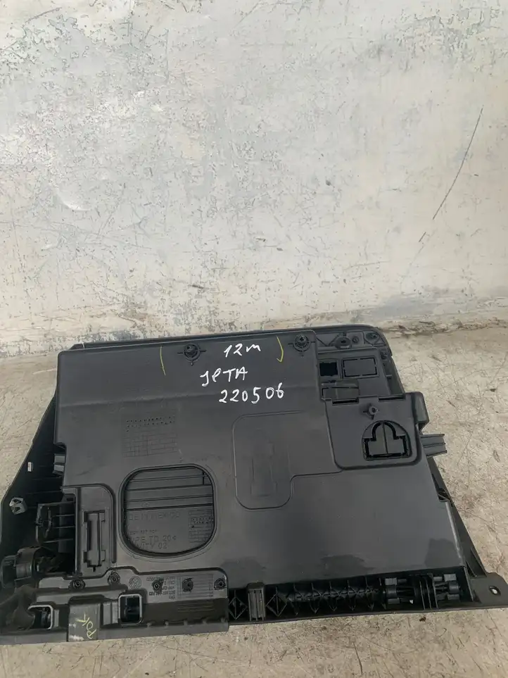 Volkswagen Jetta VI (2011 - 2018) 5c7857097 Бардачок в сборе — фото 1