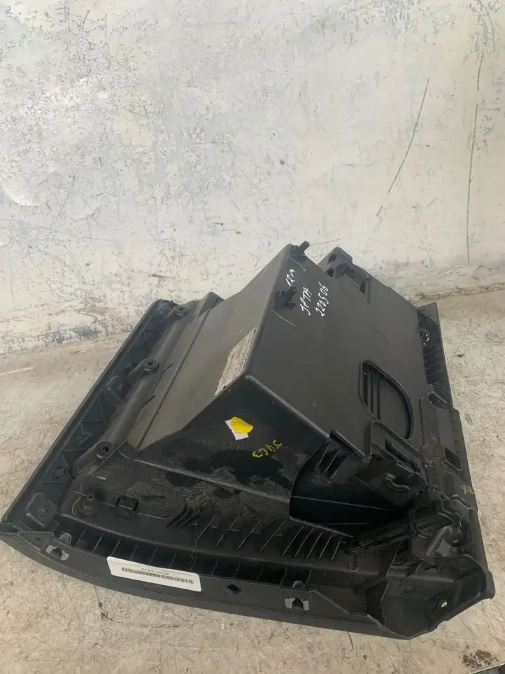 Volkswagen Jetta VI (2011 - 2018) 5c7857097 Бардачок в сборе — фото 2