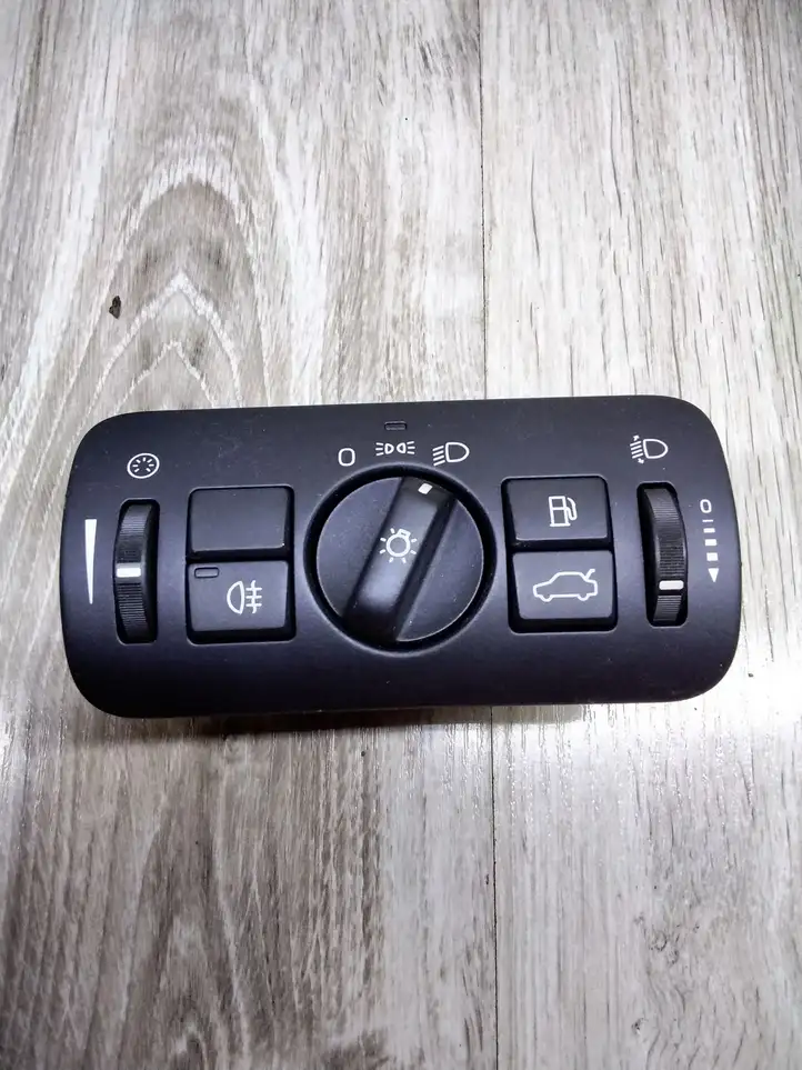 Volvo XC60 (2008 - 2013) 30739413 Включатель фонарей — фото 1