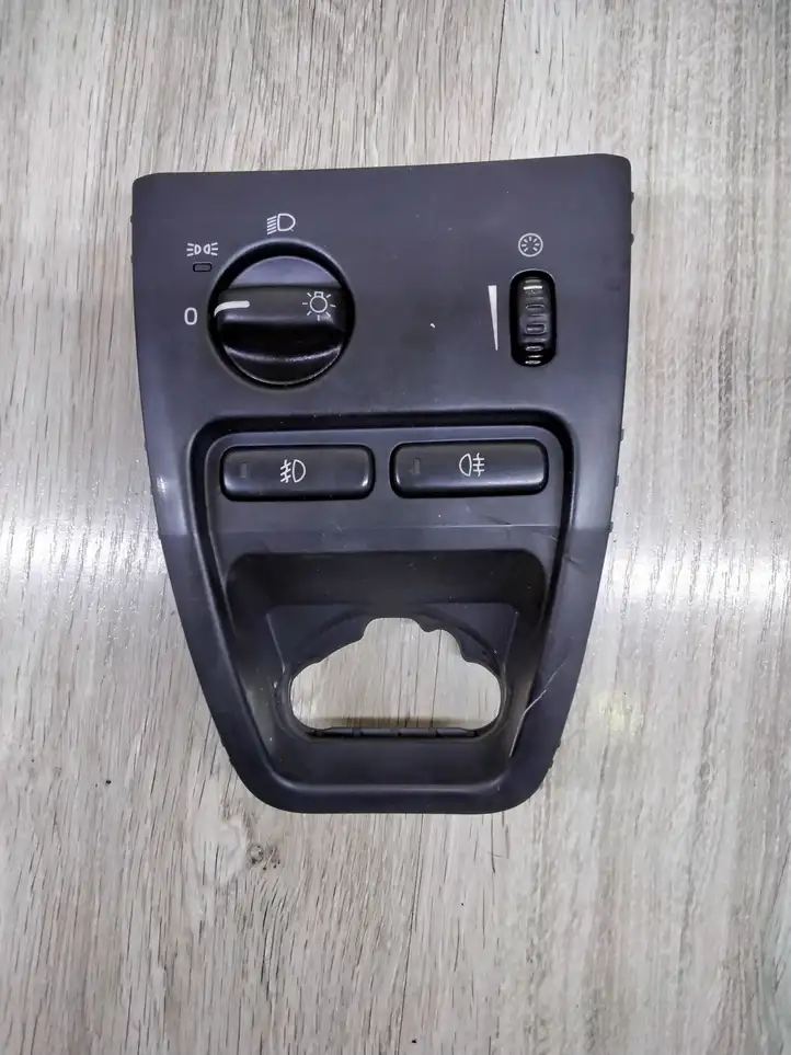 Volvo XC90 (2006 - 2014) 30739302 Включатель фонарей — фото 1