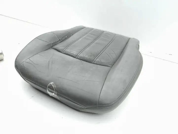 Chrysler 300 - 300C (2005 - 2011) Нижняя часть сиденья водителя — фото 3