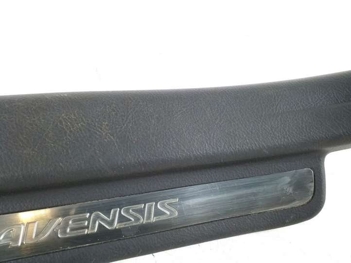 Toyota Avensis T250 (2003 - 2006)  67918-05040 Отделка заднего порога (внутренняя)