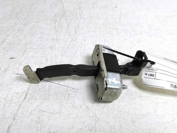 Toyota Auris 150 (2006 - 2012)  68630-12100 Ограничитель открывания задней двери