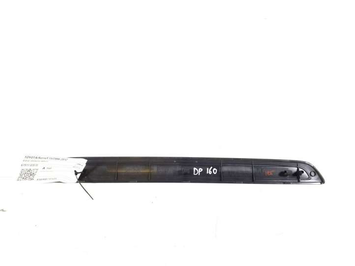 Toyota Auris 150 (2006 - 2012)  67911-02070 Отделка переднего порога (внутренняя)