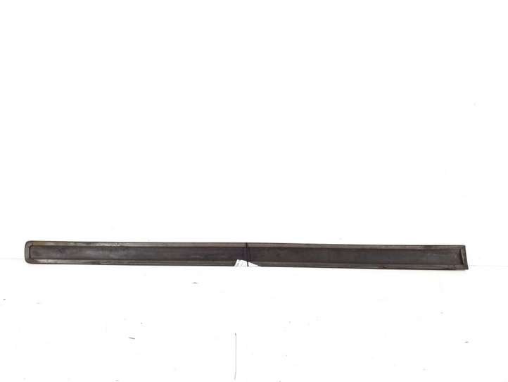 Toyota Yaris (1999 - 2003)   Отделка (молдинг) передней двери