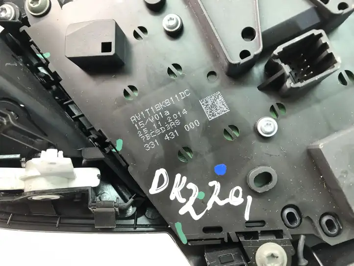 Ford Fiesta (2013 - 2017) AV1T18K811DC Блок кнопок на панели — фото 3