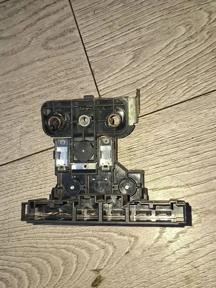 Renault Captur II (2020 - ) Предохранитель — фото 2