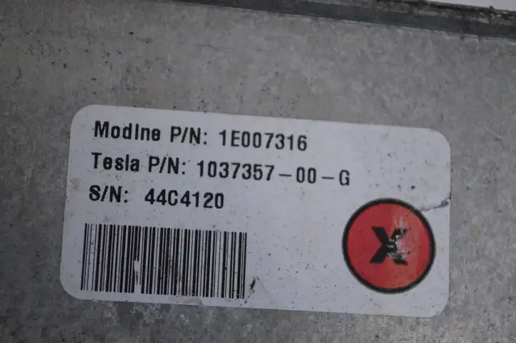 Tesla Model S (2016 - 2021) 103735700G электрический вентилятор батареи автомобиля — фото 4