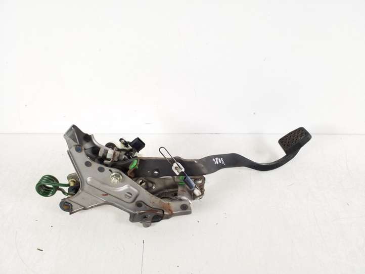 Toyota Avensis T270 (2009 - 2012)  31301-20600 Педаль сцепления
