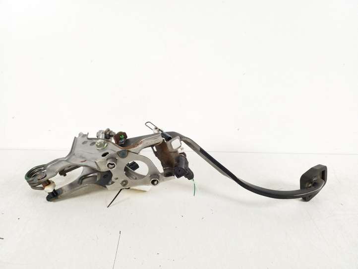 Toyota Avensis T270 (2009 - 2012)  31301-20600 Педаль сцепления