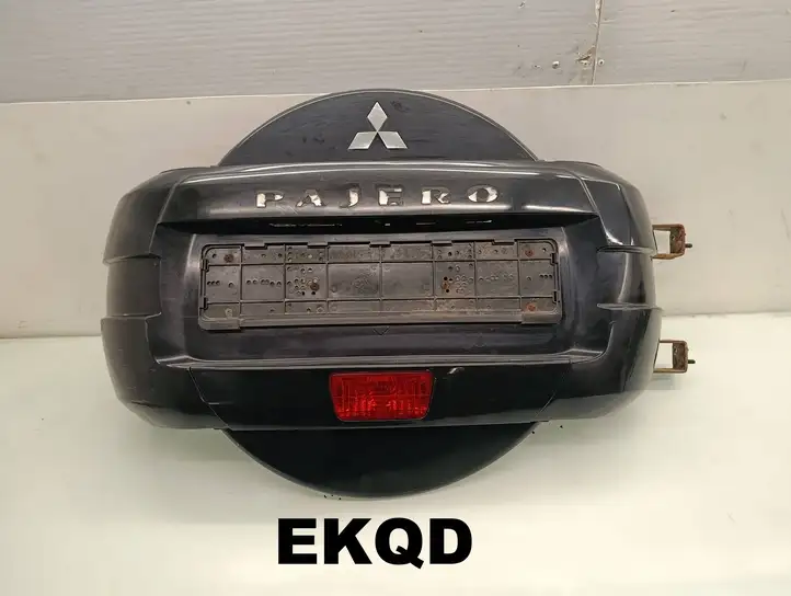 Mitsubishi Pajero (2006 - 2011) Обшивка ниши запасного колеса — фото 1