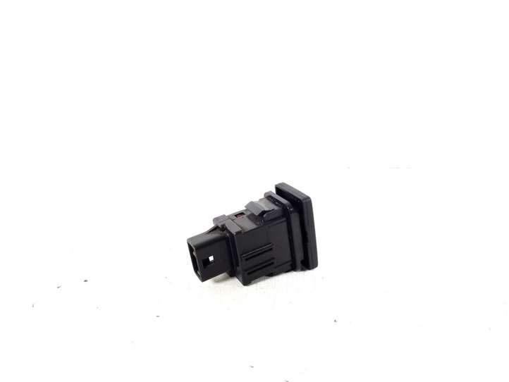Toyota Avensis T270 (2009 - 2012)  84841-05020 Включатель открытия топливного бака