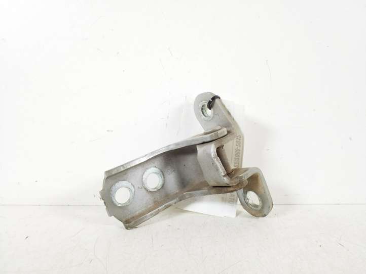Toyota Avensis T270 (2009 - 2012)  68720-02060 Верхняя петля передней двери