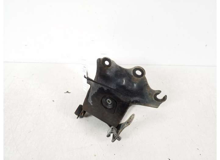 Toyota Avensis T270 (2009 - 2012)  44590-02130 Кронштнйн блока ABS