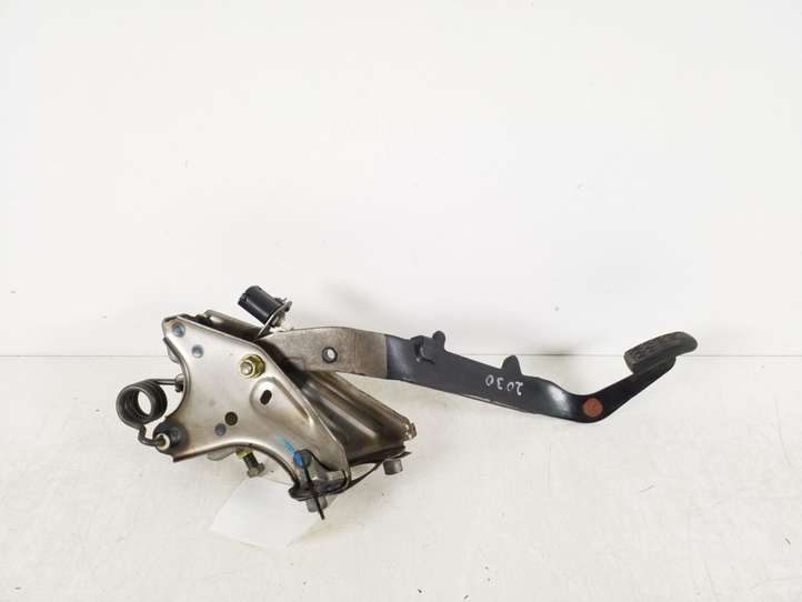Toyota Avensis T250 (2003 - 2006)  31301-05080 Педаль сцепления