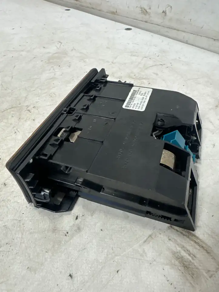 Mercedes-Benz ML W163 (1997 - 2005) A1648100130 Передняя пепельница — фото 2