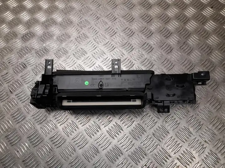 Tesla Model Y (2025 - ) 178300500D Боковой воздушный дефлектор — фото 2