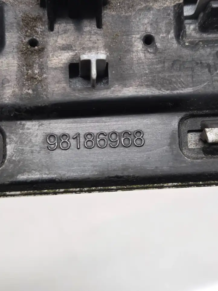 Peugeot Partner III (2018 - ) 98186968 Отделка нижней направляющей раздвижной двери — фото 4