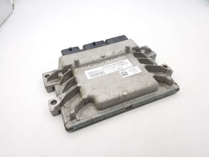 Ford Fiesta (2013 - 2017)  E2BA12A650UB Блок управления двигателем ECU
