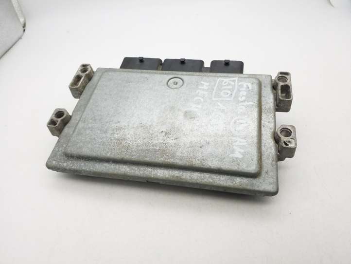 Ford Fiesta (2013 - 2017)  E2BA12A650UB Блок управления двигателем ECU