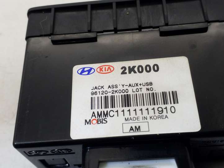 Kia Soul (2011 - 2014)  961202K000 Разъем AUX