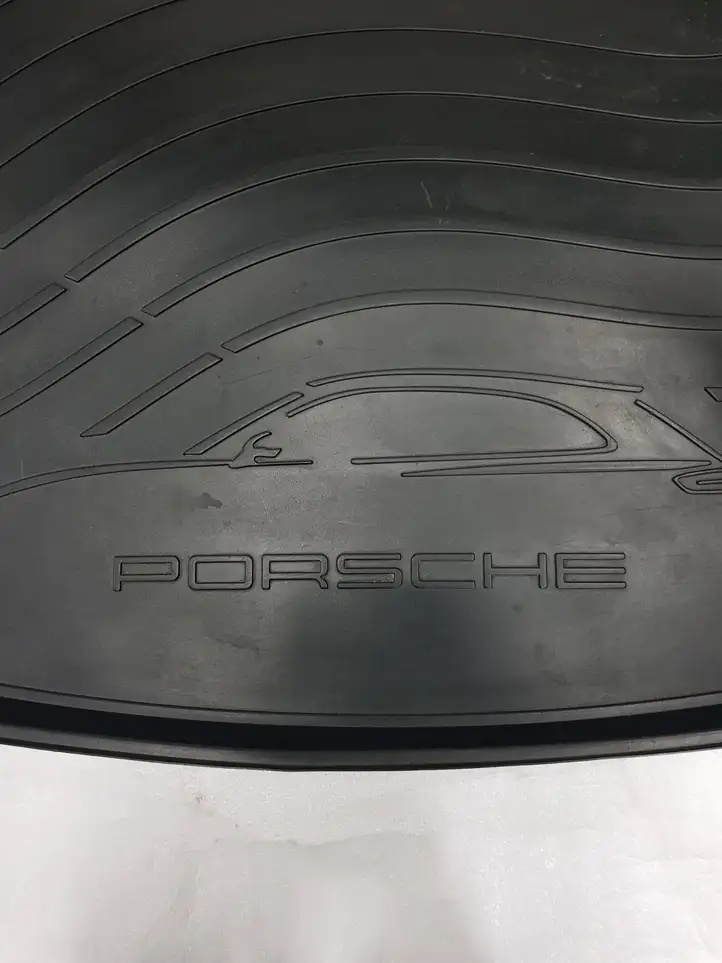 Porsche Macan (95B) (2014 - 2018) 95B04480018 Резиновый коврик багажника — фото 3