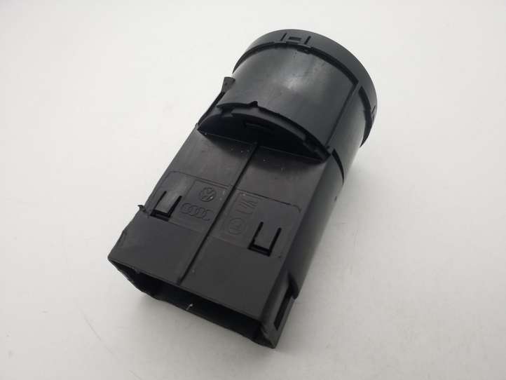 Skoda Fabia Mk2 (5J) (2007 - 2014)  1U0941531D Включатель фонарей