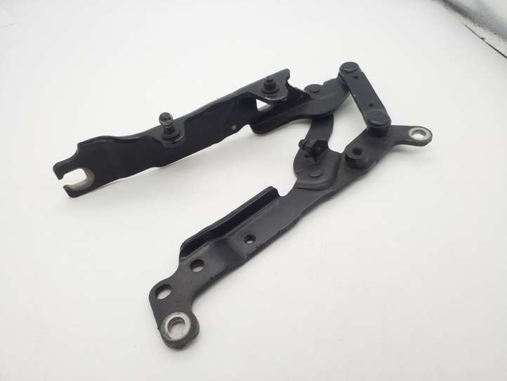 BMW 5 F10 F11 (2009 - 2016)  719132803 Петля замка капота