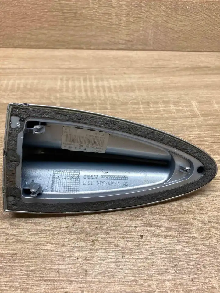 BMW 3 E90 E91 (2005 - 2012) 6942269 Крышка GPS-антенны — фото 4