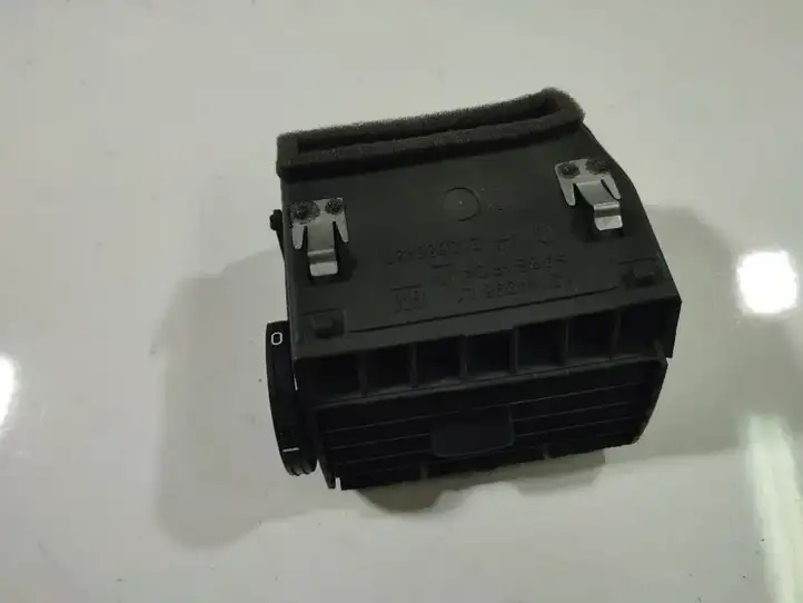 Opel Zafira B (2006 - 2008) 1800747 Центральный воздушный дефлектор — фото 2