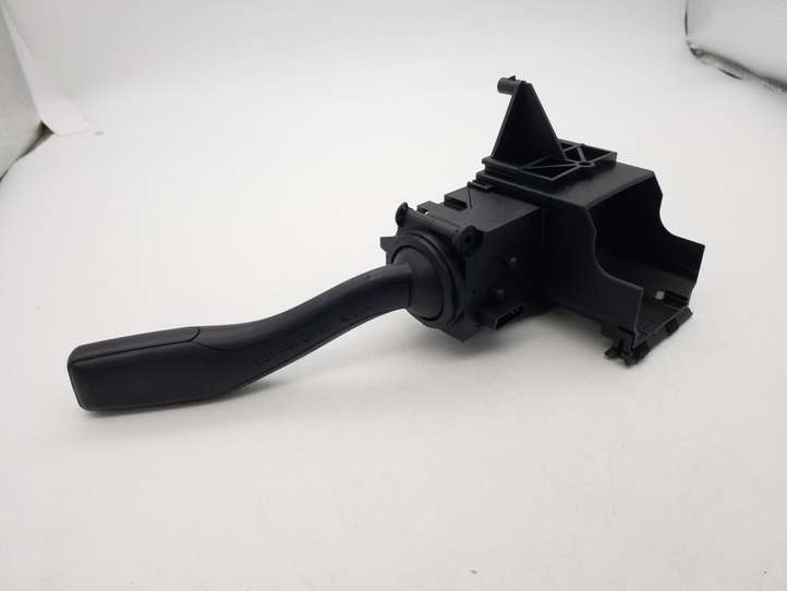 Audi A4 (2000 - 2006)  8E0953513A Ручка поворотов/ фонарей