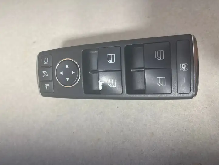 Mercedes-Benz C W204 (2007 - 2014) A2048700251 Блок кнопок стеклоподъемников — фото 1