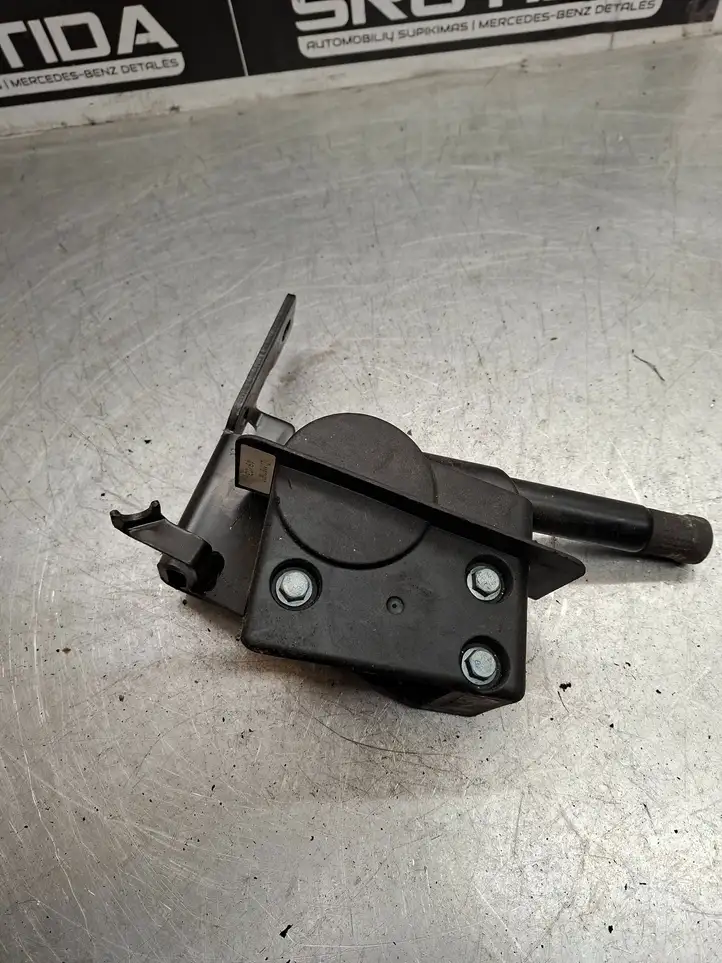 Mercedes-Benz E W211 (2002 - 2009) 2113100273 Кнопка фаркопа в багажнике — фото 4