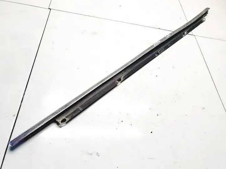 Volkswagen Jetta V (2005 - 2010) 1K5839475 Накладка стекла задней двери — фото 1