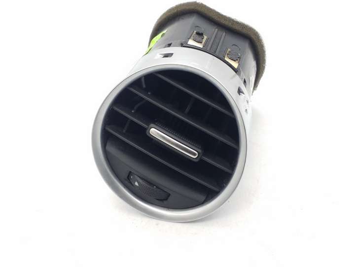 Audi A4 (2000 - 2006)  8H0820902D Боковая воздушный дефлектор