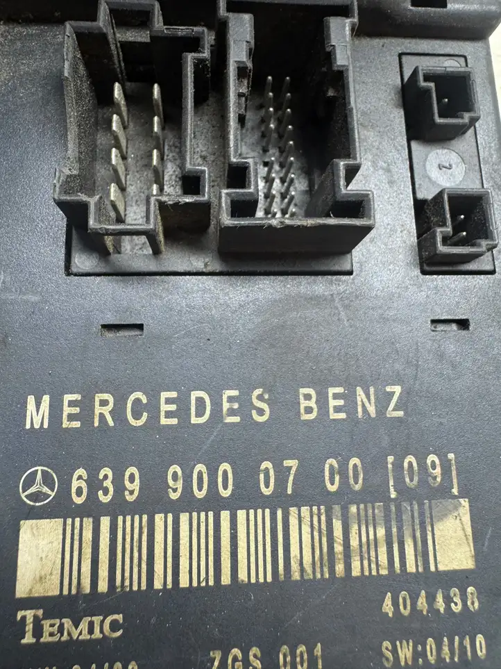 Mercedes-Benz Vito Viano W639 (2003 - 2010) 6399000700 Блок управления дверью — фото 3
