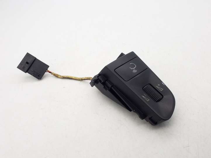 Audi A4 (2007 - 2011)  4F0951527D Кнопки рулевого колеса