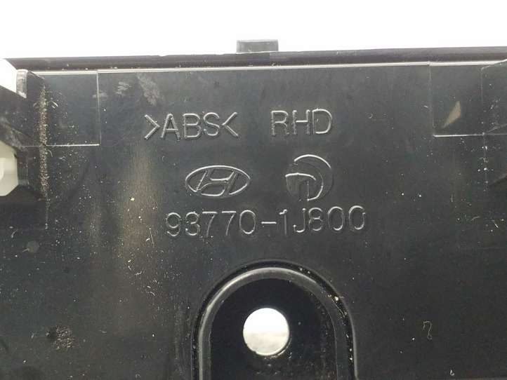 Hyundai i20 (2008 - 2012)  937701J800 Экран/ дисплей / маленький экран