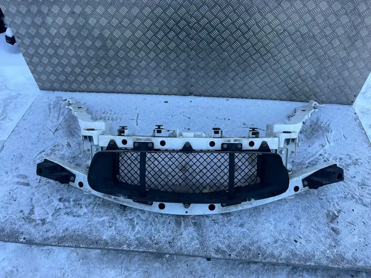Maserati Ghibli (2013 - 2017) Верхняя панель радиатора — фото 1
