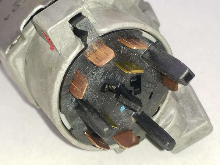 Audi A4 (2000 - 2006)  4B0905851G Замок зажигания