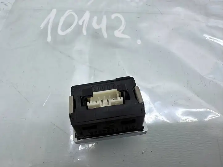 BMW 1 F20 F21 (2011 - 2019) 9384363 Кнопка обогрева рулевого колеса — фото 2