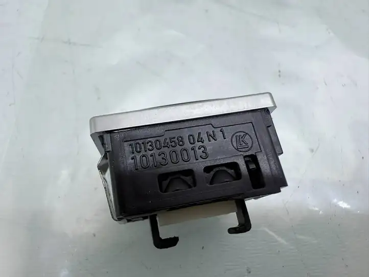 BMW 1 F20 F21 (2011 - 2019) 9384363 Кнопка обогрева рулевого колеса — фото 3