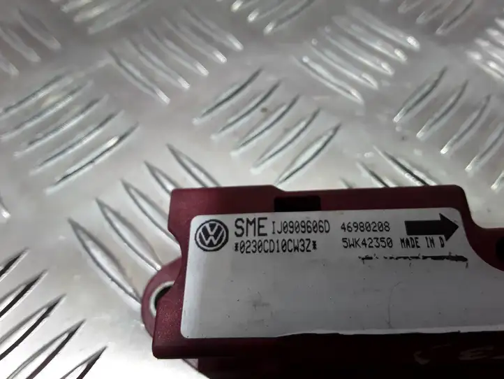 Volkswagen Golf VII (2013 - 2019) 1J0909606D Датчик удара SRS — фото 3