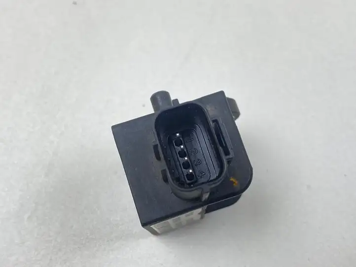 Honda CR-V (2009 - 2012)  5WK43786 Датчик удара надувных подушек