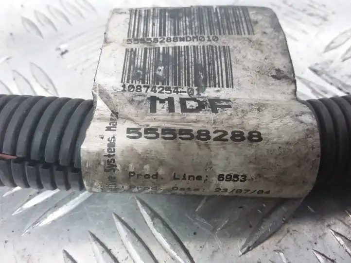 Opel Corsa C (2000 - 2003) 55558288 Плюсовой провод аккумулятора — фото 4
