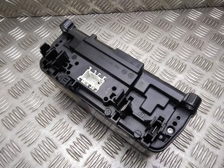 BMW 2 F45 (2014 - 2021) 8681536 Блок управления аккумулятором — фото 3