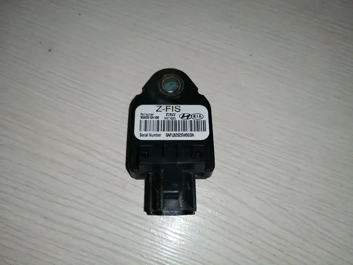 Kia Ceed (2010 - 2012) 959200A100 Датчик удара SRS — фото 1