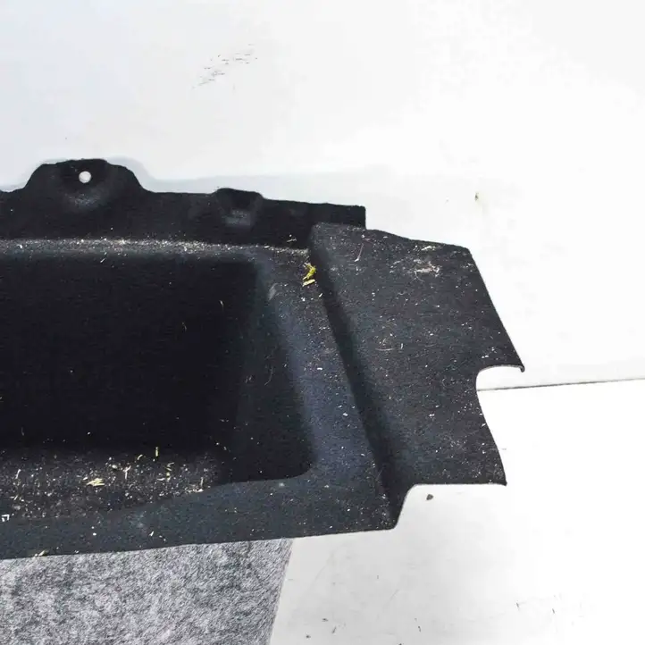 Tesla Model 3 (2017 - 2023) Задняя боковая обшивка салона — фото 6